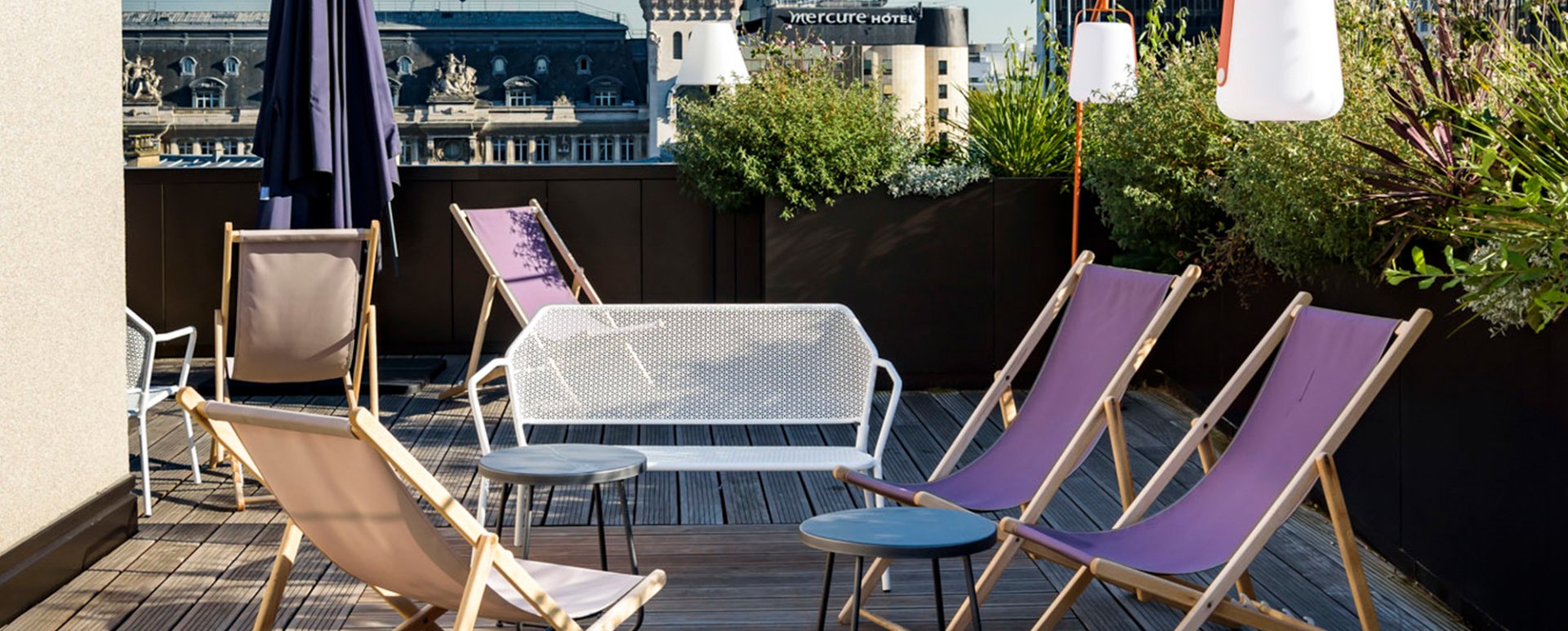 Dachterrasse mit Liegestühlen