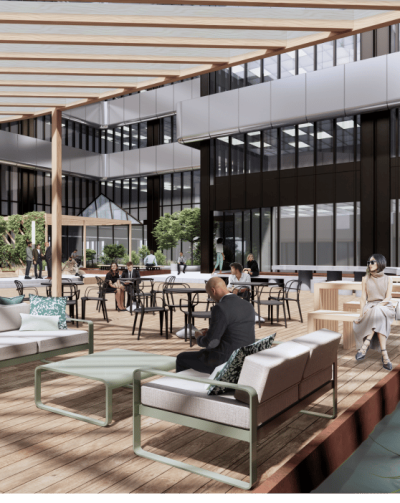 Innenhof von Bürogebäude mit Sitzmöglichkeiten