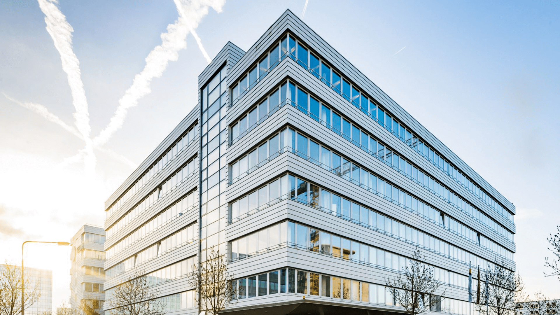 Fassade modernes Bürohochhaus