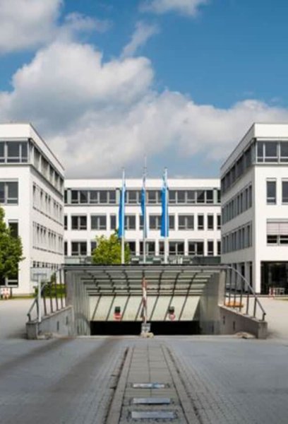 Fassade, Bürogebäude, Tiefgarageneinfahrt