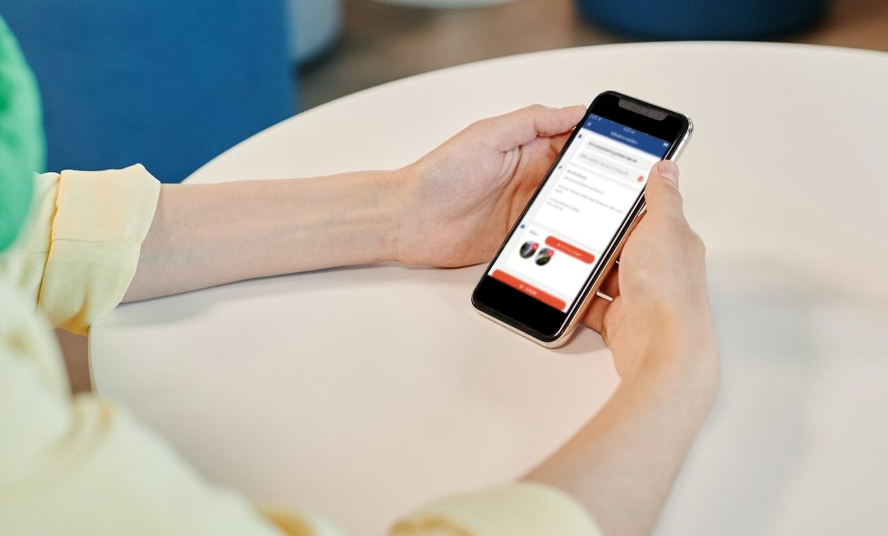 Smartphone mit App-Ansicht