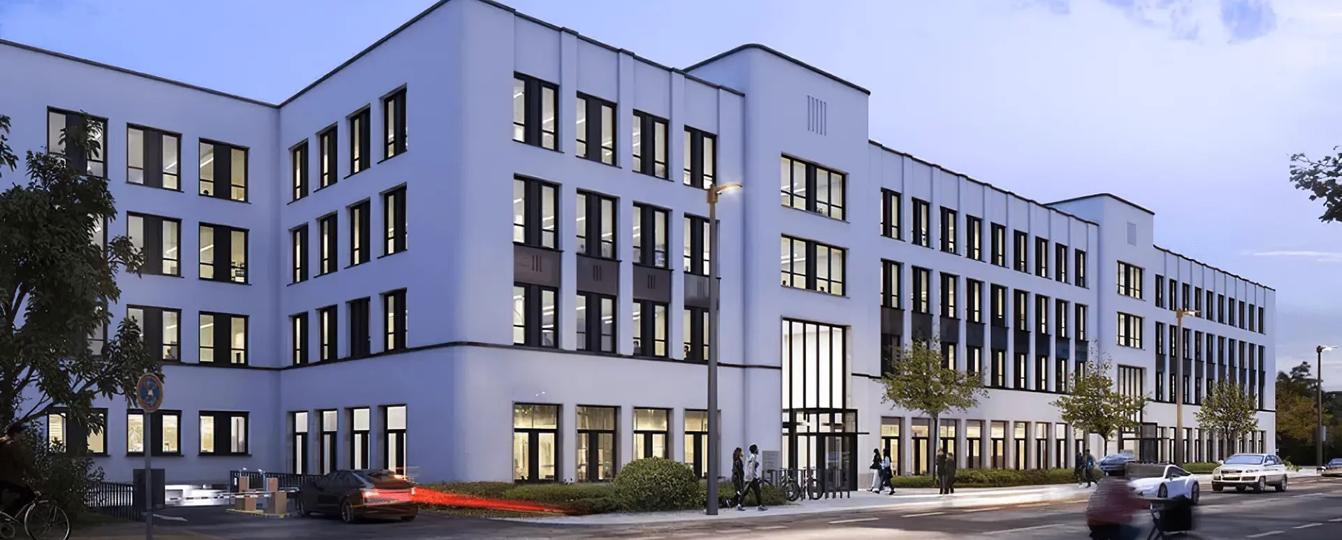 Fassade, Bürogebäude in Dämmerung