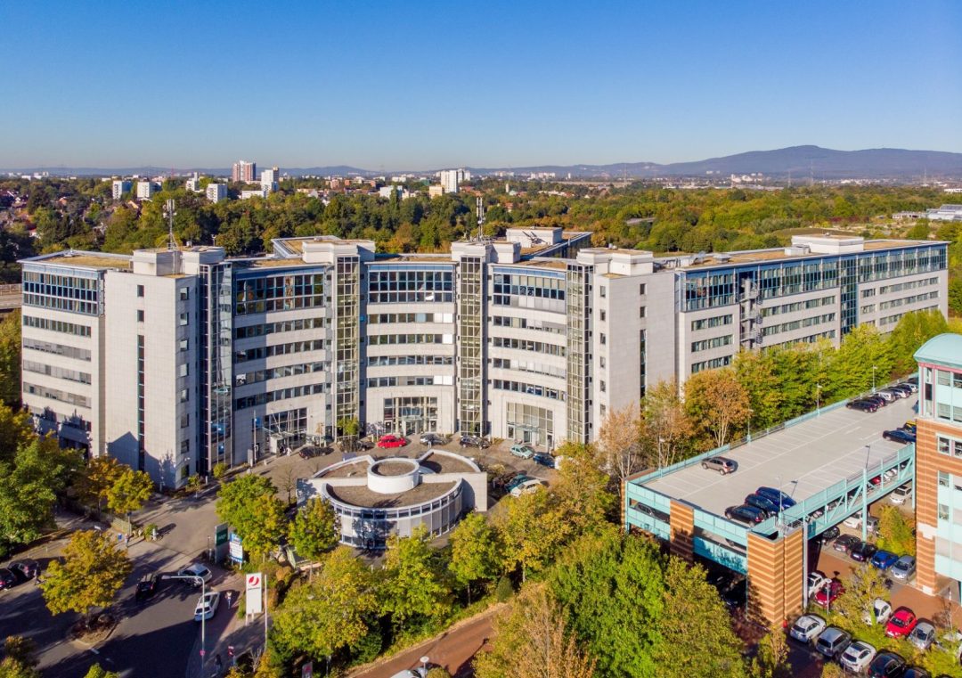 Luftaufnahme großes Bürogebäude