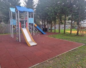 Klettergerüst auf Tartanboden