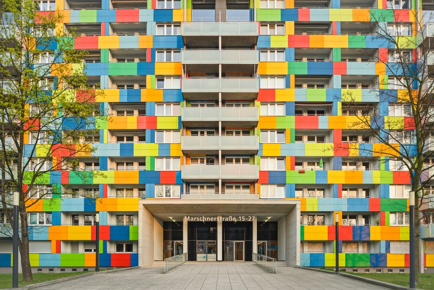 Bunte Außenfassade Marschnerstraße 15 bis 27