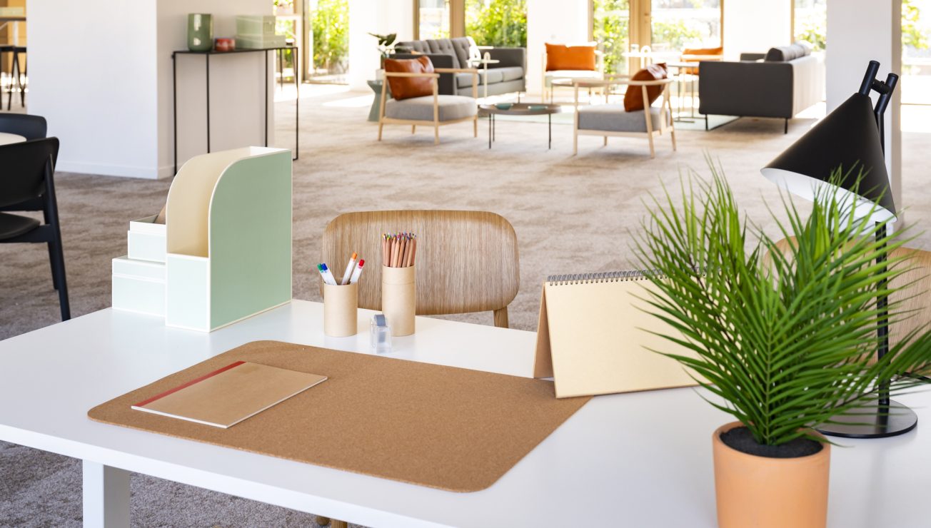 Ein Büroschreibtisch im Saind Quen So Pop