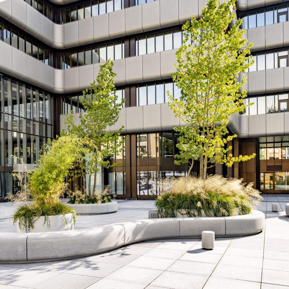 Vorplatz des ICON by Covivio Düsseldorf