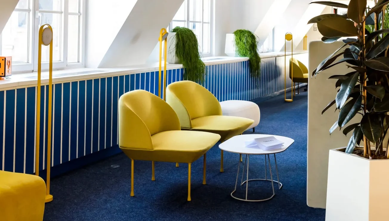 Aufenthaltsraum mit Möbeln