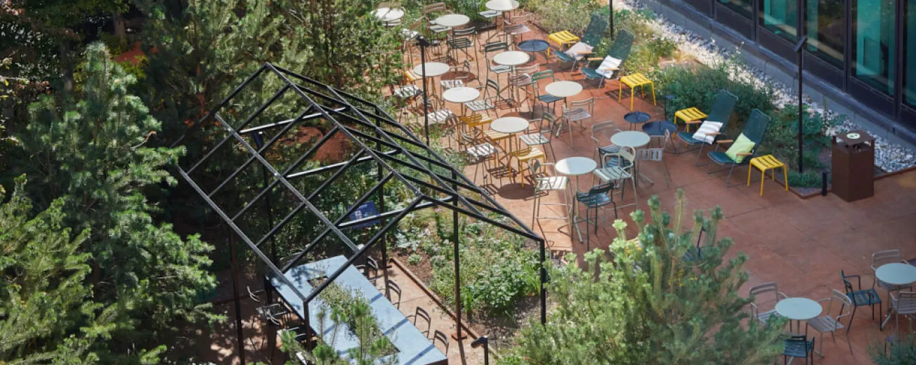 Außenansicht Terrasse mit Möbeln