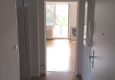 Blick von Flur ins Zimmer