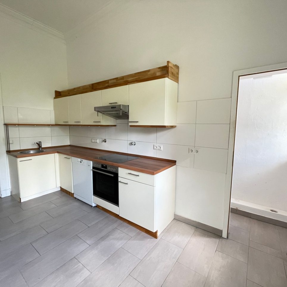 Küche mit Einbauküche