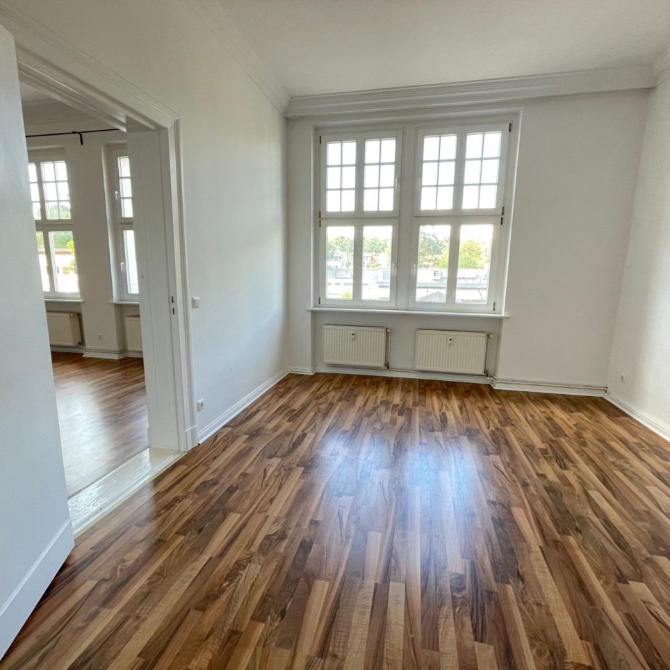 weiteres Zimmer mit Laminatboden