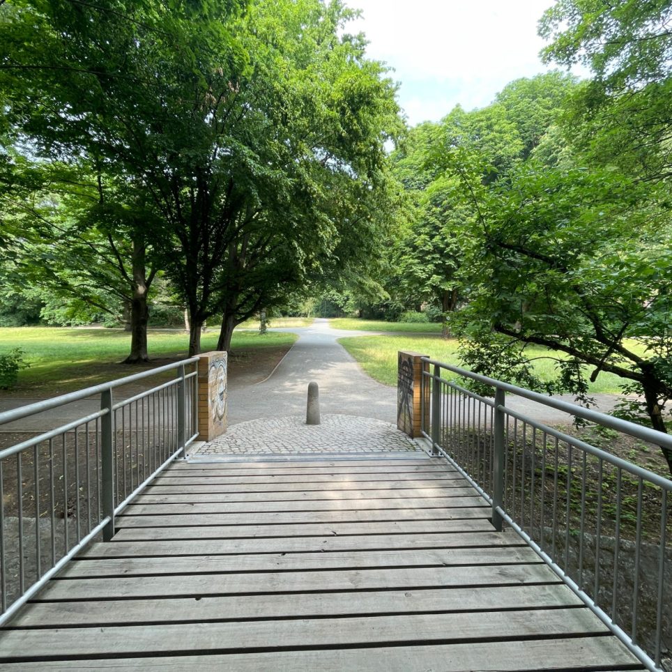 angrenzender Bäkepark