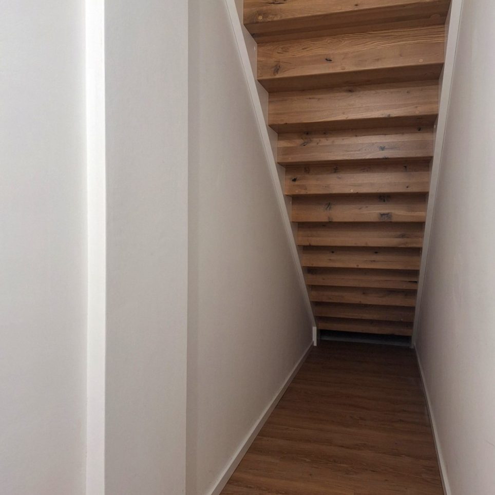 Abstellbereich u. Treppe