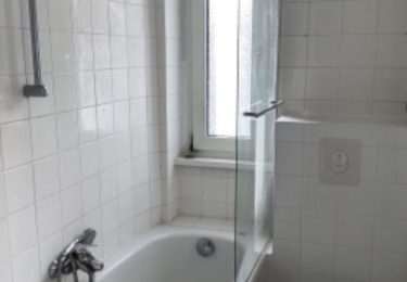 gefliestes Wannenbad