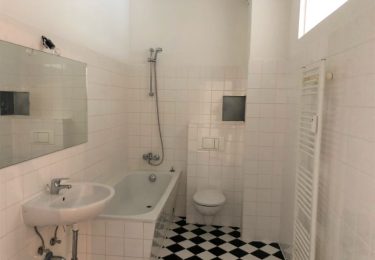 Beispielhaftes Badezimmer