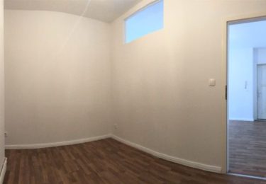 Beispielhaftes Abstellraum (alter Boden)