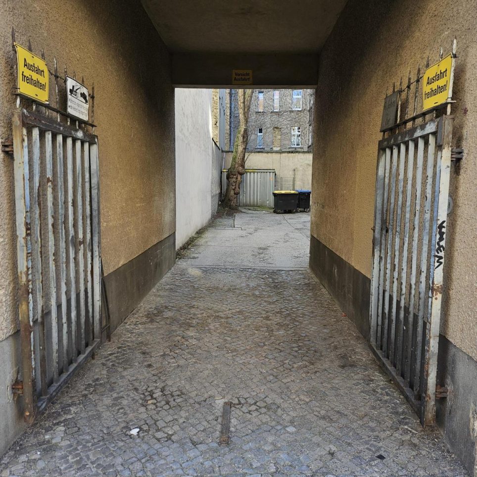 Einfahrt (ca. 2,15m)