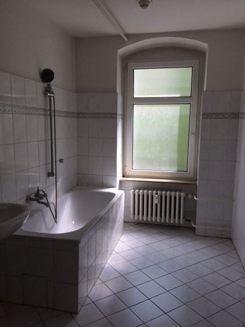 Für Altbauliebhaber: Viel Platz, viel Licht und Wohnküche suchen neue Mieter! - Photo 1