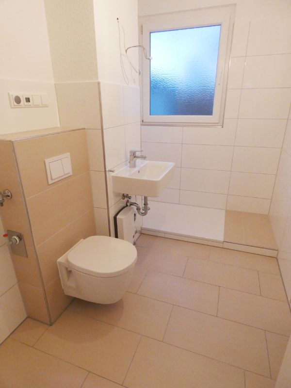 Modernisierte 3-Zi.-Whg. mit Balkon in angrenzender Nähe zu E-Haarzopf! - Photo 2