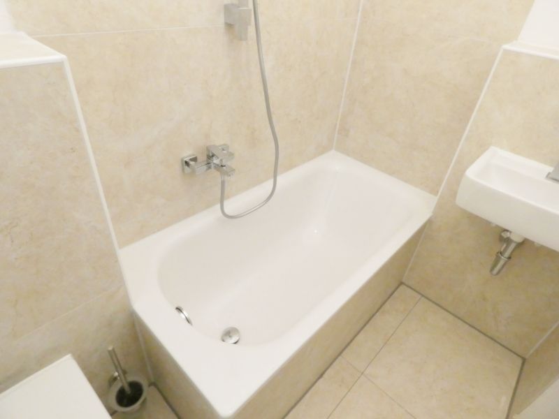 ** Modernisierte Wohnung mit großer Wohnküche in zentraler Lage von Frohnhausen ** - Foto 1