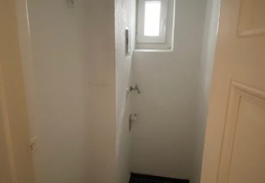 Abstellkammer mit Waschmaschinen-Anschluss