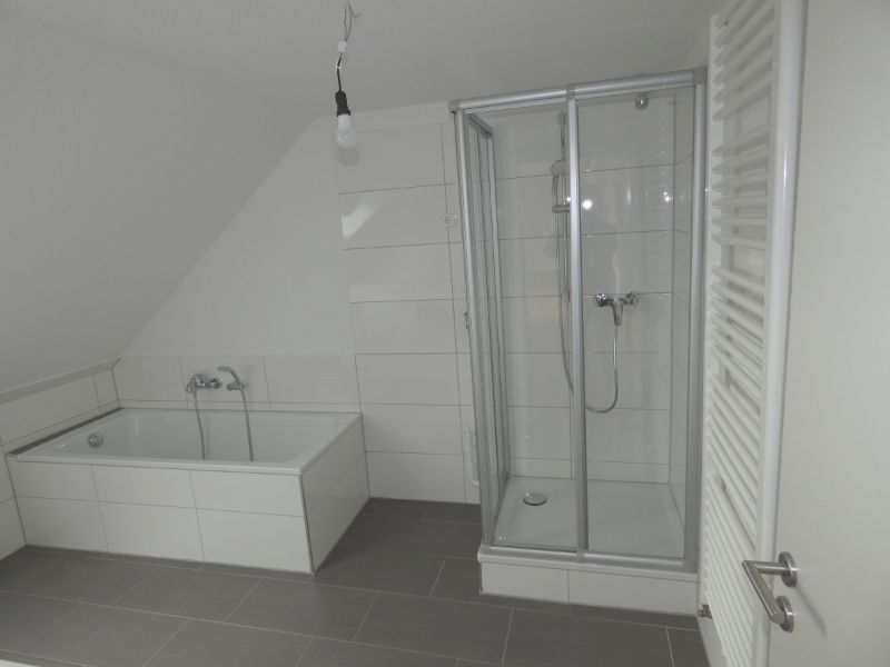 *** Charmante DG-Wohnung mit Dachbalkon sucht neue Bewohner! *** - Photo 3