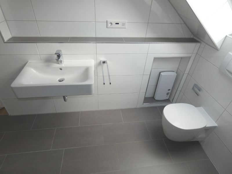 *** Charmante DG-Wohnung mit Dachbalkon sucht neue Bewohner! *** - Photo 5