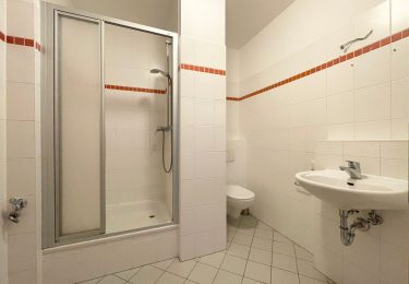 Innenliegendes Duschbad mit WM-Anschluss - Beispielfoto