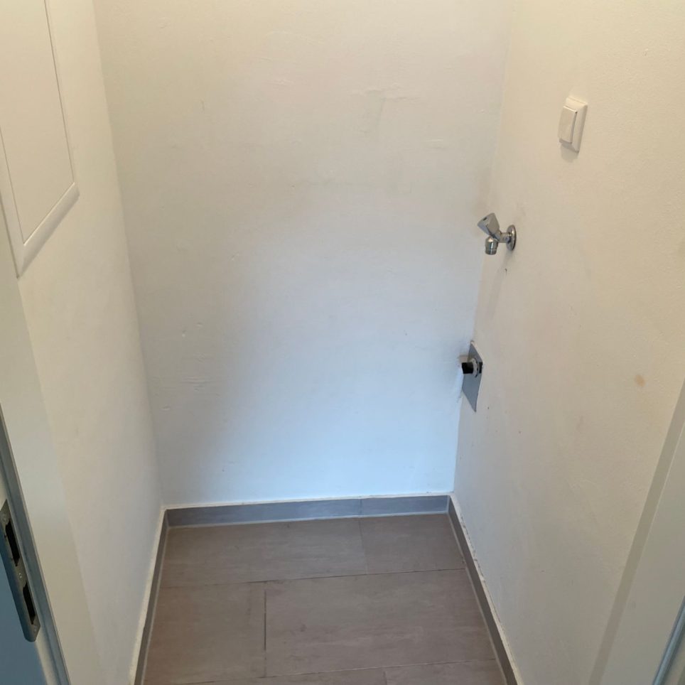 Beispiel Abstellraum mit Waschm.anschluss