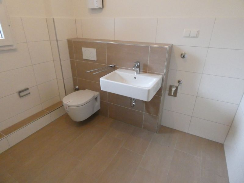 *** Modernisierte 2-Zi-Wohnung mit Loggia und geräumiger Wohnküche *** - Photo 3