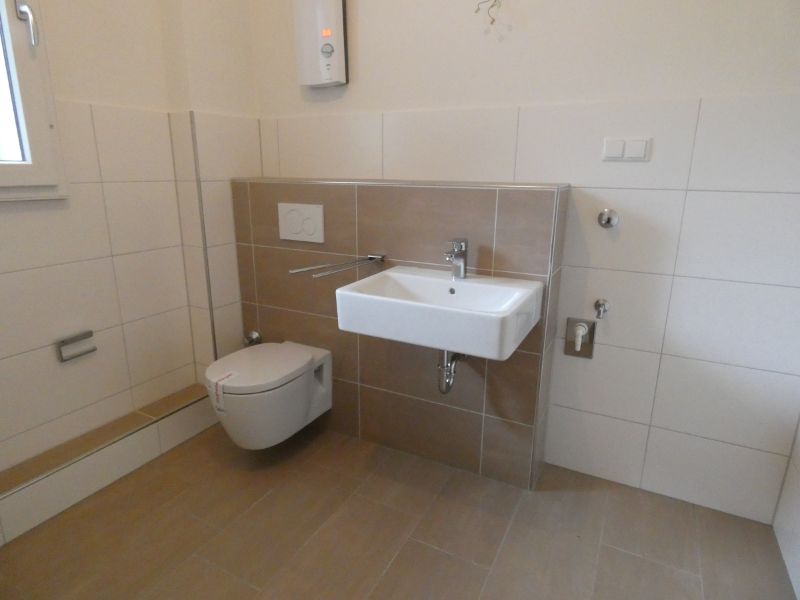 *** Modernisierte 2-Zi-Wohnung mit Loggia und geräumiger Wohnküche *** - Photo 4