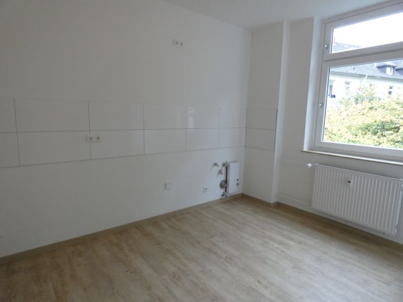 *** Modernisierte 2-Zi-Wohnung mit Loggia und geräumiger Wohnküche *** - Photo 2