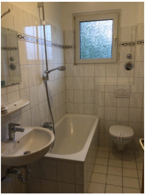 Bezugsfertige Wohnung mit großem Balkon - Photo 1