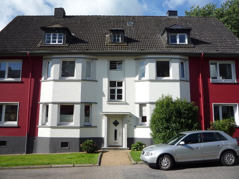 *** Wir modernisieren für Sie! Attraktive 3-Zi.-Whg. + Mansarde am Schlosspark! *** - Photo 2