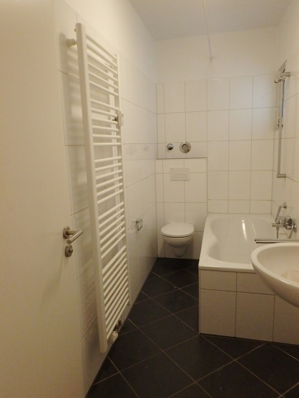 *** 2 Zimmer mit Balkon gesucht? *** - Foto 1