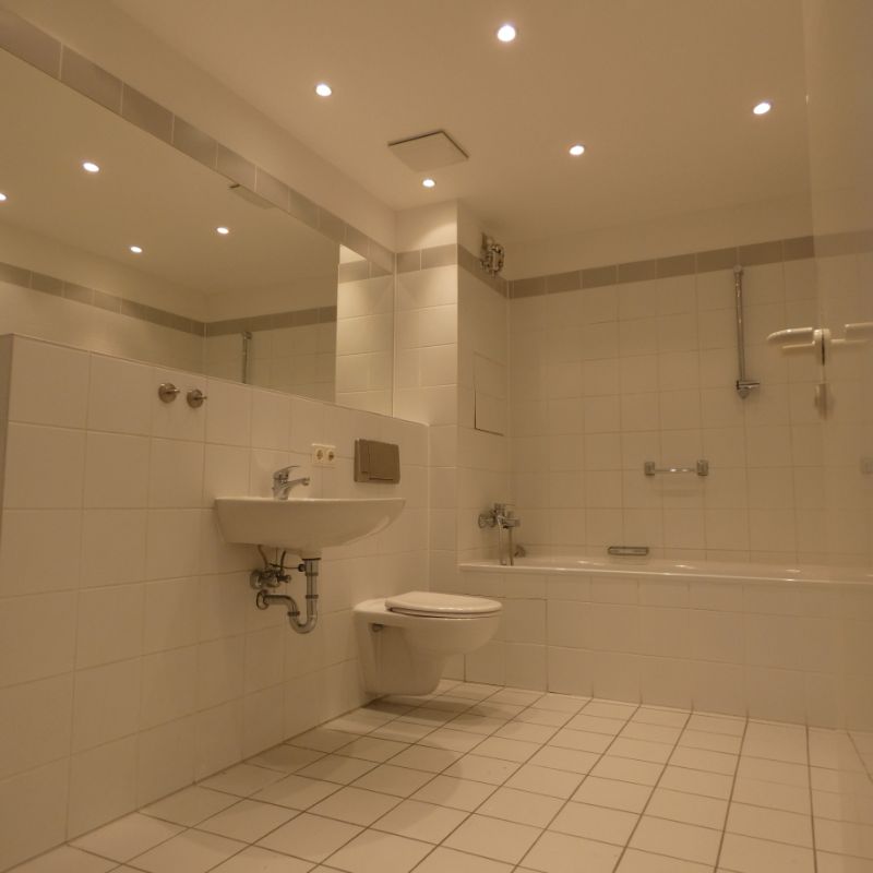 Großzügige 2-Zimmer Wohnung mit Aufzug und Wannenbad - Photo 3