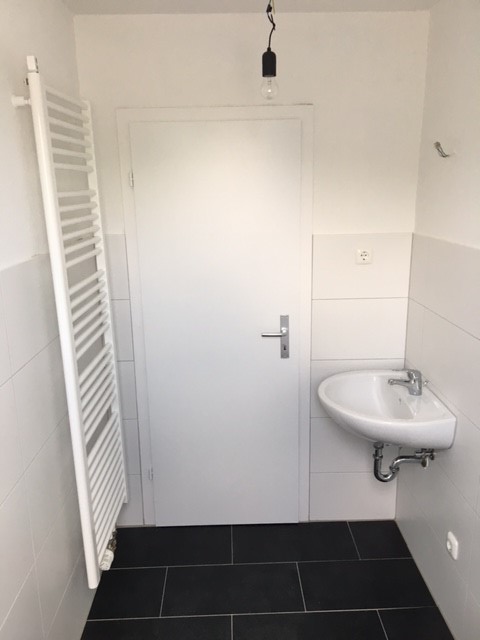 *** Gemütliche, DG-Wohnung in Schlossparknähe *** - Photo 3