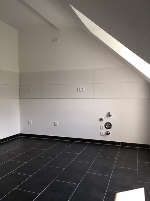 *** Gemütliche, DG-Wohnung in Schlossparknähe *** - Photo 5