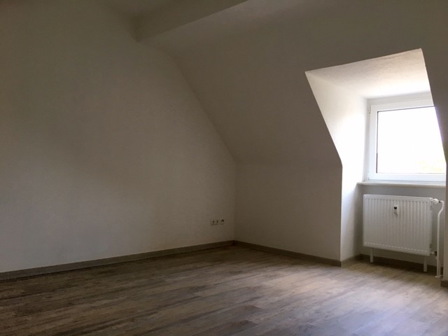 *** Gemütliche, DG-Wohnung in Schlossparknähe *** - Photo 1
