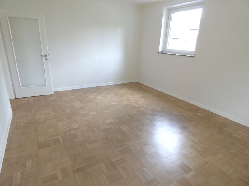 Hochwertig modernisierte 3-Raum-Whg. mit Terrasse, beheizbarer Mansarde und einem tollen Blick ins Grüne! - Foto 3