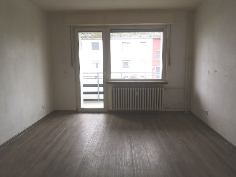 +++ 3 Raum-Erdgeschosswohnung – mit Balkon und Tageslichtbad +++ - Photo 1