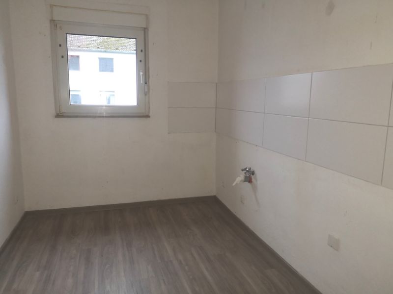 +++ 3 Raum-Erdgeschosswohnung – mit Balkon und Tageslichtbad +++ - Photo 2
