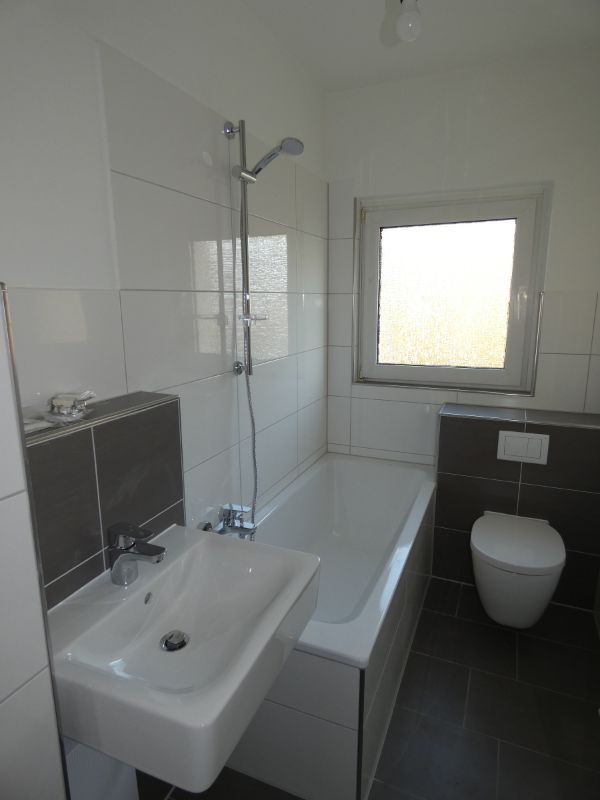 *** 2020 vollständig modernisiert – tolle 2-Zimmerwohnung wartet auf Sie! *** - Photo 2