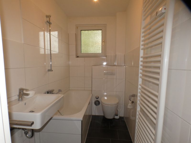 Bezugsfertige Wohnung mit großem Balkon - Photo 1
