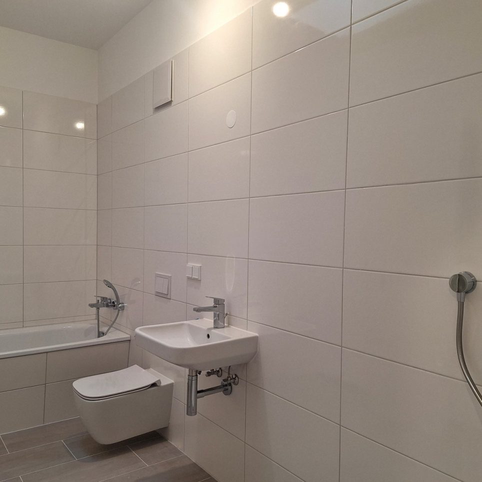 großes Badezimmer