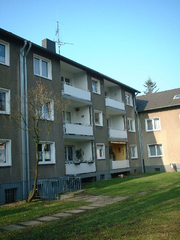 ***Modernisierte 3-Zimmerwohnung mit Balkon!*** - Photo 1