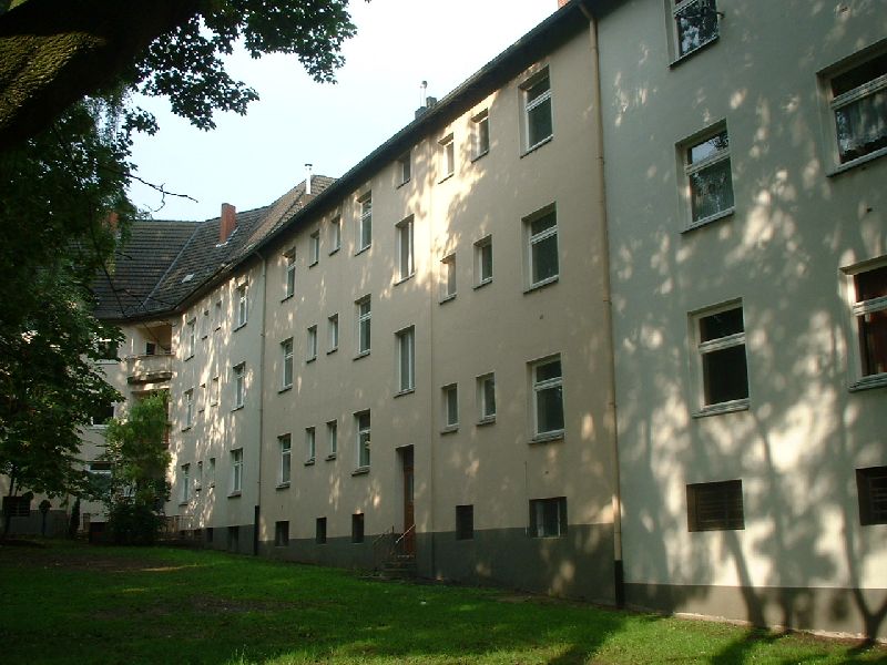 *sanierte Altbauwohnung mit Tageslichtbad im Erdgeschoss* - Photo 1