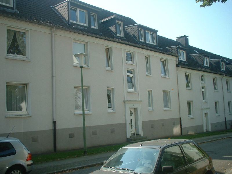 ** Großzügige 2-Zi-Wohnung mit Loggia sucht nach Modernisierung einen neuen Bewohner ** - Foto 1