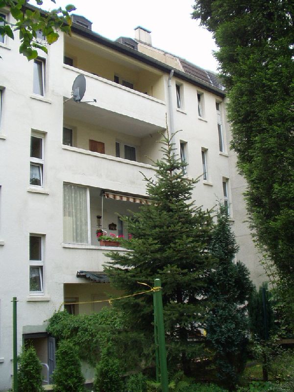 ***Dichterviertel! Sanierte 3-Raum-Wohnung mit Balkon! *** - Photo 2